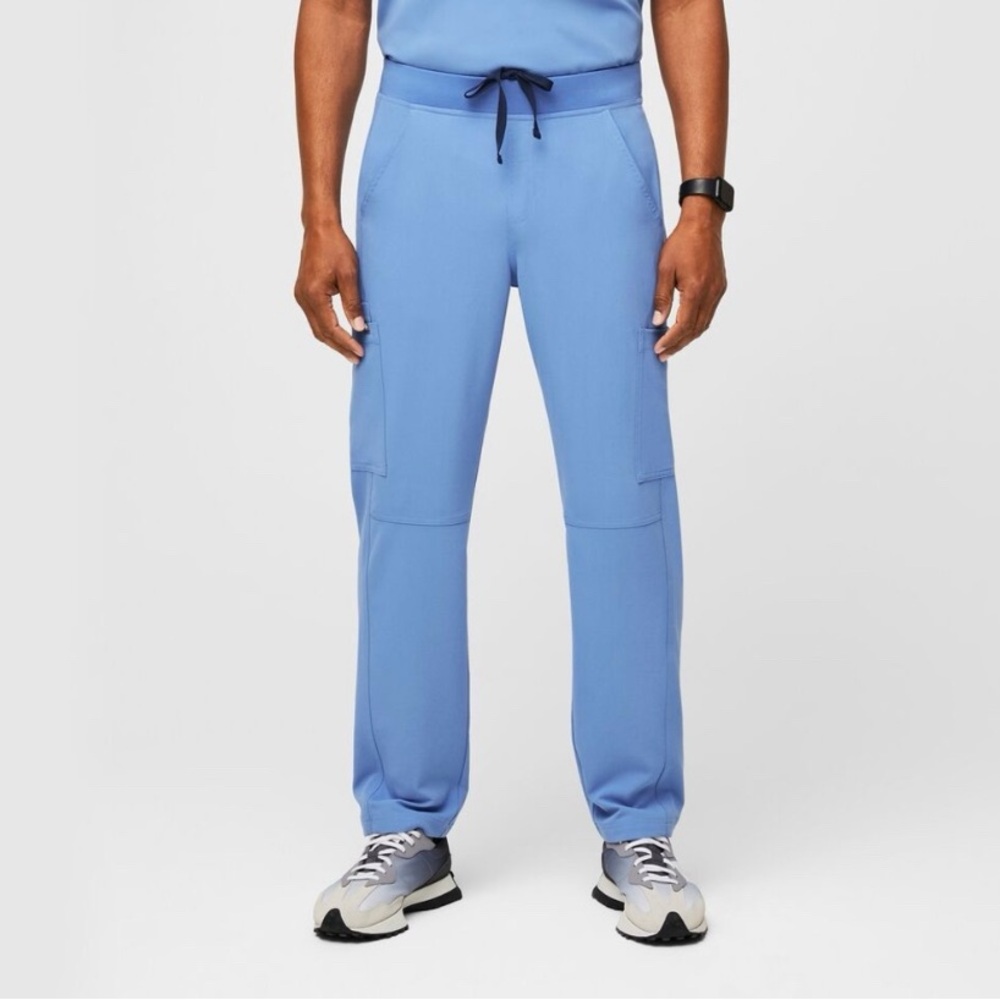 FIGS Men’s Axim Scrub Pant, Short, Large, Ceil Blue (NWT)